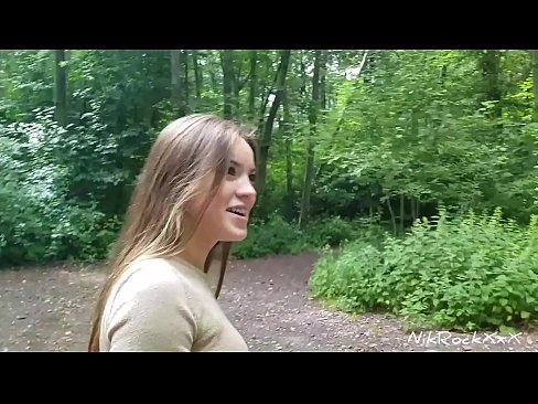 ❤️ Na ba da shawara ga Evelina cewa mu yi fuck a wurin jama'a! Tace eh. Sai na bata ta a jaki na cusa mata baki. Sai taji haushin kanta. Jima'i ❌❤